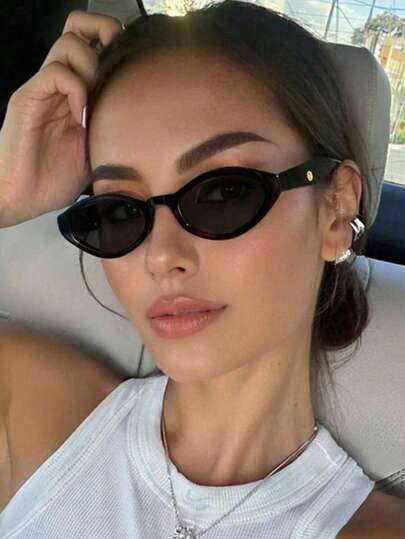 一副女士亚克力街头钻石复古时尚眼镜，适合日常外出、音乐节、节日礼物和日常穿搭，可搭配沙滩配饰，是夏季商务休闲女士时尚眼镜的理想之选。