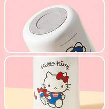 Miniso 三丽鸥 Hello Kitty 500毫升/16.91盎司双杯保温杯 (ZG)：采用耐用的304不锈钢材质，真空隔热（保温6小时/保冷12小时），双杯设计，时尚的Hello Kitty印花+文字细节，轻巧便携，多场景适用（办公室/学校/户外），实用三丽鸥主题保温杯（1个） - 米白色 - 查看 6