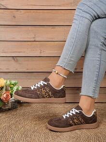 Women's Round Toe Flat Lace-Up Printed Casual Sneakers