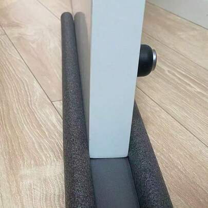 1 pieza Burlete para puerta inferior, tira de sellado de puerta inferior flexible y antiadherente, burlete de puerta de PVC suave ajustable, tira de sellado a prueba de sonido para puertas y ventanas - a prueba de agua, a prueba de viento, reduce el ruido y a prueba de insectos, protector de fondo de puerta reutilizable con respaldo adhesivo, adecuado para todo tipo de puertas, insonorización, accesorio doméstico práctico, tira de sellado a prueba de sonido para huecos y fondos de puertas - solución mágica a prueba de viento