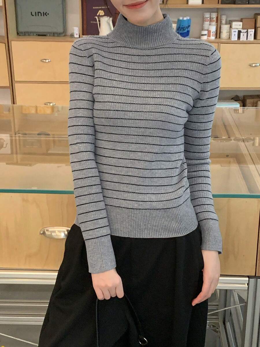 1件女士抓绒高领条纹针织毛衣，随机面料 - 灰色 - 查看 1