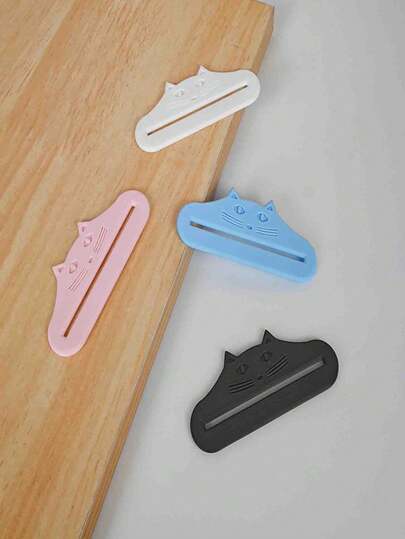 1个全新便携式宠物食品挤压器 - 高效挤压袋内食物，最大限度地保留剩余量，防止浪费，适用于宠物泥、猫零食、酱料包及各种膏状食品，专为注重清洁喂食和操作简便的猫主人设计，兼容多种食品袋，易于清洁，保持卫生。