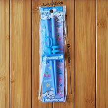 SANRIO 一款可爱的全新三丽鸥Hello Kitty Kuromi训练筷,饰有Melody和大耳朵狗图案。非常适合居家用餐、野餐以及作为学习筷子使用。是开学季、学校或居家使用的完美礼物,也是生日的理想之选。 - 彩色 - 查看 16