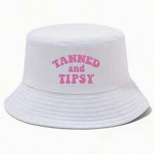 قبعة دلو مطبوعة بعبارة "TANNED AND TIPSY" موضة للنساء، مناسبة للارتداء في الخارج خلال الربيع والصيف، هدية مثالية - متعدد الألوان - مشاهدة 3