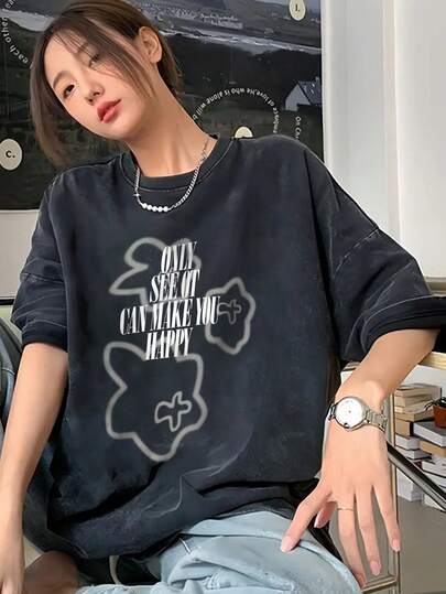 Áo thun đôi unisex phong cách cổ điển Mỹ, dáng rộng, thoải mái, màu đen với họa tiết ngôi sao và chữ in mờ, chất liệu nhẹ, thích hợp cho mùa xuân/hè.