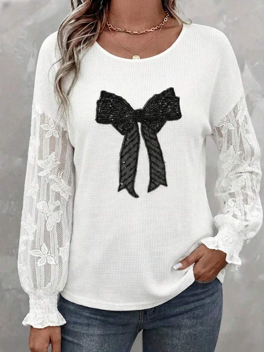 Camiseta de talla grande con cuello redondo, mangas dolman, parches de encaje y lazo con lentejuelas