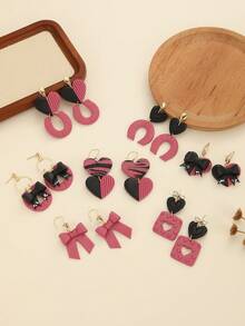 一对浪漫的黑粉色聚合物粘土水滴耳环，蝴蝶和心形几何拱形设计，纹理表面，金属环点缀，适合女性日常休闲、约会、派对佩戴，以及甜美别致风格爱好者。 - 黑粉蝴蝶結愛心多色 - 查看 3