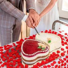 HnadhHoen 10 Inch Heart Shaped Cake Pan, 1 Pack Non - Stick Large Heart Shaped Cake Mold Silicone Baking Mold Cheesecake, Brownie, Chocolate Cake - Đỏ - Xem 5