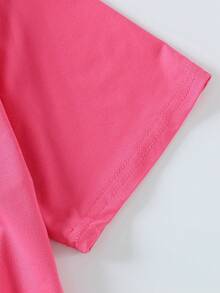 这款女童短袖T恤采用独特的爱心印花和柔软的圆领设计；是一款休闲的紫红色T恤。 - 玫紅色 - 查看 6