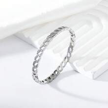 Vòng tay nữ dạng mắt xích rỗng, thiết kế tối giản hiện đại, phù hợp với trang phục thường ngày, là điểm nhấn thanh lịch, món trang sức tinh tế với phần cuối sáng bóng mịn màng. - vòng đeo tay - Xem 3