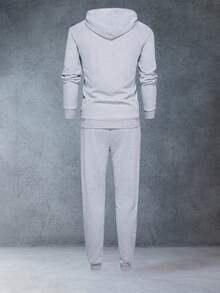 两件套 - 男士连帽卫衣 + 抽绳束腰运动裤。轻盈舒适透气，四季皆宜。运动裤采用弹性腰带和可调节抽绳设计，并饰有简约时尚的动物图案印花。这套百搭套装可用于日常通勤、滑板、健身、户外慢跑、社交聚会、居家休闲、短途旅行，甚至校园穿着。 - 彩色 - 查看 2
