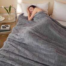 Local Delivery  Fleece 3D Checkered Lightweight Bed Blanket All Season Use, Can Be Used In Many Scenarios, Bath Towel, Bathrobe, Blanket, Air-Conditioning Blanket, Shawl Blanket, Travel Blanket1 Pc Super Soft Throw Blanket Premium Silky Flannel - 藍灰色 - 查看 10