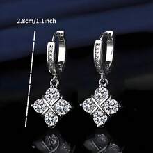 S925纯银复古四叶草耳环，低致敏性，适合作为订婚或结婚纪念日礼物、教师节/返校季/毕业季礼物、斋月礼物、派对礼物、日常佩戴配饰、春夏礼物、生日礼物。