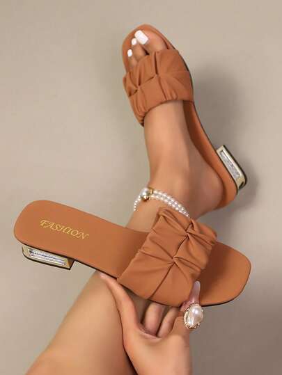 New Summer Fashion Comfortable Solid Color Pleated Single Strap Toe-Showing Women's Thick-Heeled Flat Sandals