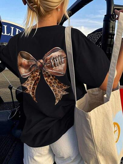 1 Piece Teen Girl Style Leopard Bow Teen T-Shirt For Girls, Football Element Back Print Style, Soft And Comfortable Fabric Skin-Friendly Breathable, Suitable For Spring And Summer Daily Casual Outings Campus Wear Cool Personalized Style