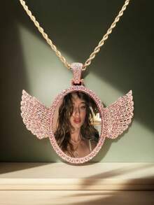 Kalung Foto Sayap Malaikat Kristal yang Dipersonalisasi, Kalung Foto Kustom, Liontin Foto Hip Hop, Liontin Foto Bulat Kustom Bertabur Berlian Imitasi, Emas, Perak, Modis, Berwarna-warni, Retro, Unisex, Kasual, Disesuaikan, Dipersonalisasi, Unik, Untuk Keluarga, Hadiah Kenangan - MultiWarna - View 6