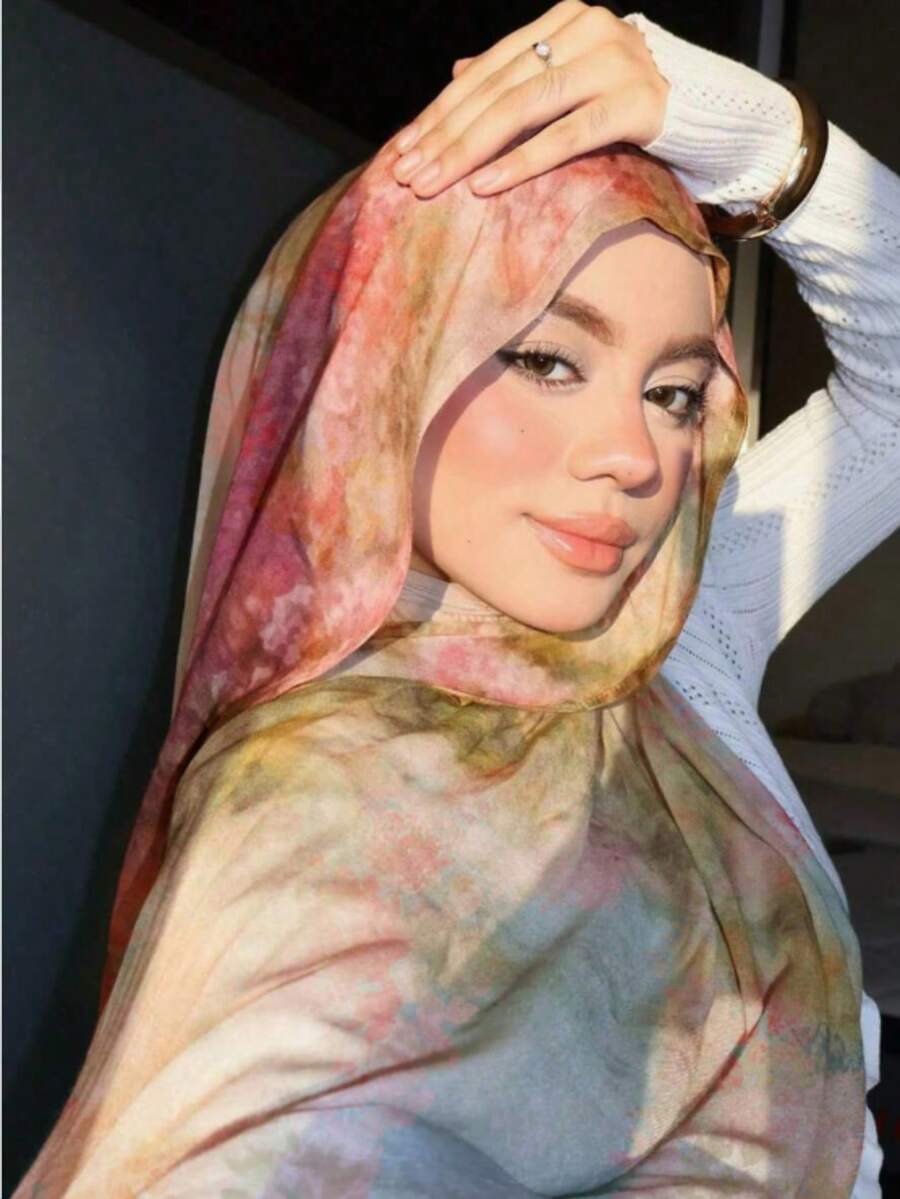 1条女士时尚印花围巾，波西米亚水彩印花穆斯林头巾，适合日常佩戴，柔软亲肤，即使长时间佩戴也不会感到闷热。 - 彩色 - 查看 1