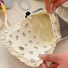 女士旅行收纳包，大容量，蕾丝花边和心形镂空设计，多隔层可收纳化妆品、卫生巾、钥匙等，可折叠便携，安全拉链封口，耐用面料，浅粉色