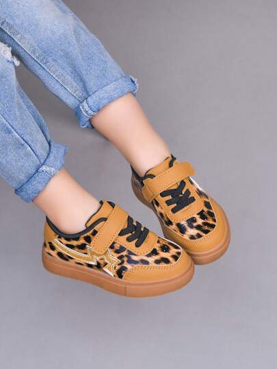 1双婴儿豹纹PU皮革运动面料户外舒适幼儿休闲鞋