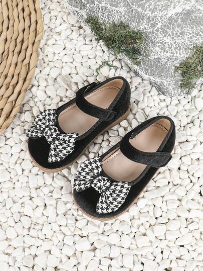 1双女婴蝴蝶结装饰平底魔术贴公主鞋，四季皆宜