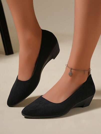 女士经典纯色尖头中跟高跟鞋 - 纯色一脚蹬软底坡跟鞋 - 黑色高跟鞋 - 升级版优质柔软材料 - 尖头设计不会滑落鞋跟 - 厚底中跟防滑尖头一脚蹬鞋 - 永恒而百搭