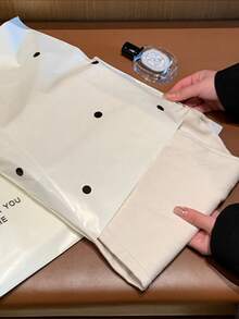 20 piezas/paquete Bolsas de mensajero con lunares blancos marfil, adecuadas para la temporada de regreso a clases, temporada de graduación, temporada de bodas, cumpleaños y otras ocasiones, se pueden usar como bolsas de regalo, bolsas de almacenamiento de plástico grueso, bolsas para maletas, bolsas para ropa, aplicables a regreso a clases, útiles escolares, escuela, oficina, transporte, envío y correo, etc. - blanco lechoso - Ver 9