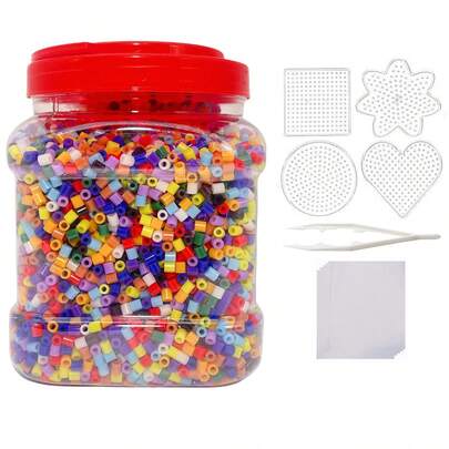 8500 颗熔珠套装，包含 4 个底板、5 张熨烫纸和 5 毫米多色熔珠散装补充装
