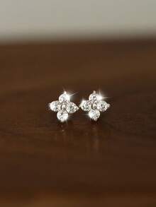 S925纯银幸运四叶草耳骨耳环，迷你锆石水晶耳钉，适合情人节、日常佩戴、派对等场合。 - 耳環 - 查看 5