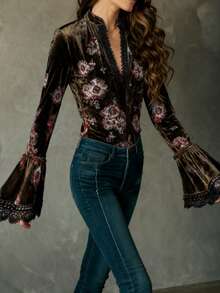 MOOSGOP 春夏时尚休闲百搭优雅复古女装，随机印花蕾丝边V领喇叭袖长袖衬衫，优雅女士度假衬衫 - 酒紅色 - 查看 5