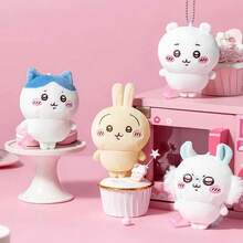 Miniso 千川系列毛绒钥匙扣：柔软双色短毛绒材质，可爱的蓝色耳朵和粉嫩的刺绣细节，圆润的猫咪造型，结实的金属珠链，用途广泛，可用作包包装饰/钥匙扣/桌面摆件，亲肤面料，适合日常携带，千川粉丝的理想礼物（1个） - 彩色 - 查看 4