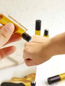 8/50 piezas Botellas de vidrio ámbar con bola de rodillo de 5ml - Diámetro inferior de 14mm con diseño delgado - El color ámbar evita la exposición a la luz para evitar la evaporación y reacción del líquido - Rellenable - Portátil para muestras de tamaño de viaje - Adecuado para perfume, aceites esenciales, aromaterapia, masaje - Excelente regalo para amigos y familiares - Multicolor - Ver 4