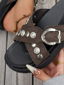 纯色铆钉装饰新款时尚金属扣装饰露趾厚底凉鞋，时尚、舒适、防滑、百搭、易清洁，适合海滩和日常穿着。 - 咖啡棕 - 查看 9