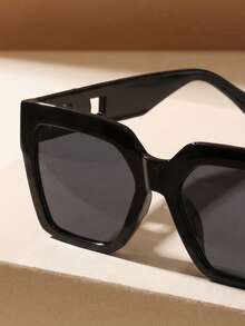 1 Pair Unisex Retro Full Frame Fashion Sunglasses, Timeless, Suitable For Daily Life, Rave Parties, Music Festivals, Street Photography, Weekend Outfits, Family Outings, All Face Shapes, Back To School, College Style, Campus Occasions - Black - View 3