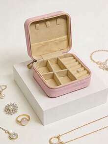 Este organizador de joyas de viaje portátil está hecho de material no plumoso duradero, con un diseño simple y exquisito en forma cuadrada, y compartimentos incorporados. Tiene las funciones de almacenamiento portátil, a prueba de polvo y organización de joyas, adecuado para guardar aretes, collares, anillos y otras joyas. - Color/estilo aleatorio - Ver 14