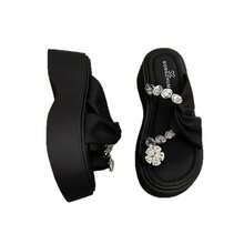 Sandalias de plataforma con suela gruesa que aumentan la altura para mujeres, nuevas sandalias de moda de verano 2025 con correa en el dedo y rhinestones para usar con vestidos. - Blanco - Ver 6