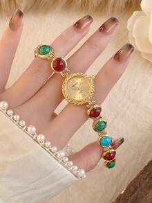 Chiếc đồng hồ thạch anh kiểu dáng cổ điển hình tròn dành cho nữ này rất thời trang và tinh tế, phù hợp để đeo hàng ngày, làm quà tặng sinh nhật, trong các buổi gặp gỡ thân mật và các bữa tiệc. - Nhiều màu - Xem 3