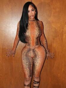 Women's 2025 Snake Print Bodycon 2 Piece Set Long Sleeve Crop Top Biker Shorts Sexy Streetwear - 橘色 - 查看 4