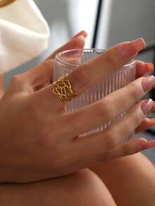 Anillo de acero inoxidable de nicho europeo y americano, vintage, irregular, con textura de rama de árbol rústica, patrón de vid, calado, exagerado.