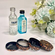 黑色扁平研磨器，手动便携式研磨器，适用于研磨香料、草药，是情人节、圣诞节送给男士和女士的绝佳礼物。 - 彩色 - 查看 4