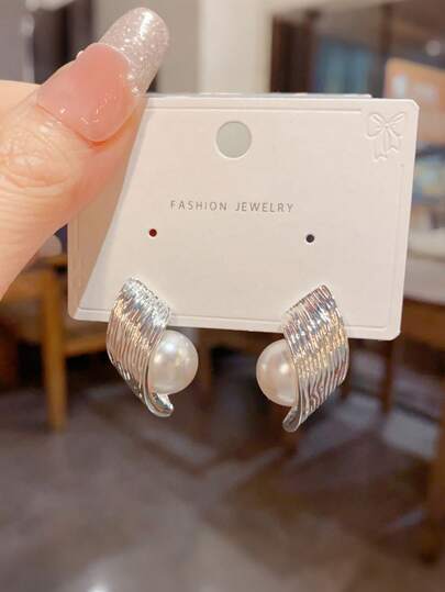 1 Pair Geometric Textured Faux Pearl Earrings, Fashionable Elegant Casual Versatile, Jewelry For Women, Accessories, Suitable For Daily, Gatherings, Dates, Great Gift For Girlfriends, Classmates And Friends