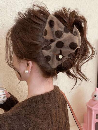 1个布艺三角爪夹，时尚日常发爪发夹，新款高端发饰女士发夹休闲发饰优雅发卡