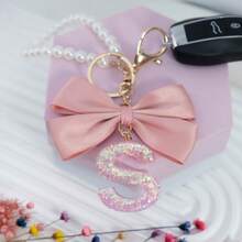 三件套：闪亮粉色洋葱亮片、26个树脂大写英文字母、18K镀金龙虾扣扁环链，搭配时尚粉色布艺蝴蝶结和仿珍珠串珠装饰配件，适用于包包链、手机挂绳、钥匙扣，也可作为礼物送给朋友、母亲、车饰、包包挂饰、背包挂件、带证件夹的挂绳、汽车装饰、圣诞汽车饰品、老师、姐妹等。 - 粉色 - 查看 6