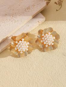 一对复古皇家风格耳环，合金材质，镶嵌人造珍珠和水钻，镂空圆形水滴吊坠，适合日常佩戴和正式场合。 - 金黃色 - 查看 9