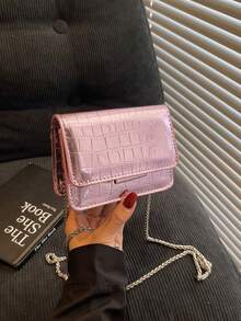 This New 1pc Minimalist Square Bag Is Casual, Simple, And Stylish. It Features A Flap Design, Metal Chain, And A Non-Adjustable Shoulder Strap. Suitable For Teenagers, Shopping Trips, Travel, And Parties, It Easily Holds Everyday Essentials. A Versatile Piece And A Fashion Favorite, It Suits Various Styles And Occasions, Making It Highly Adaptable. It Also Makes A Great Gift For Friends. Happy Ramadan! - Mini Baguette - View 7