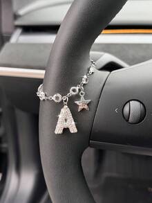 1 pièce Décoration de volant de voiture en forme d'étoile avec lettres ornées de diamants. Décorations d'intérieur de voiture personnalisées avec chaîne en cristal et pendentifs décoratifs - A - Voir 1