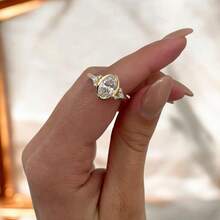 方形切割立方氧化锆订婚承诺戒指，时尚新娘求婚珠宝单钻戒指，生日周年纪念日情人节礼物 - 金色 - 查看 3