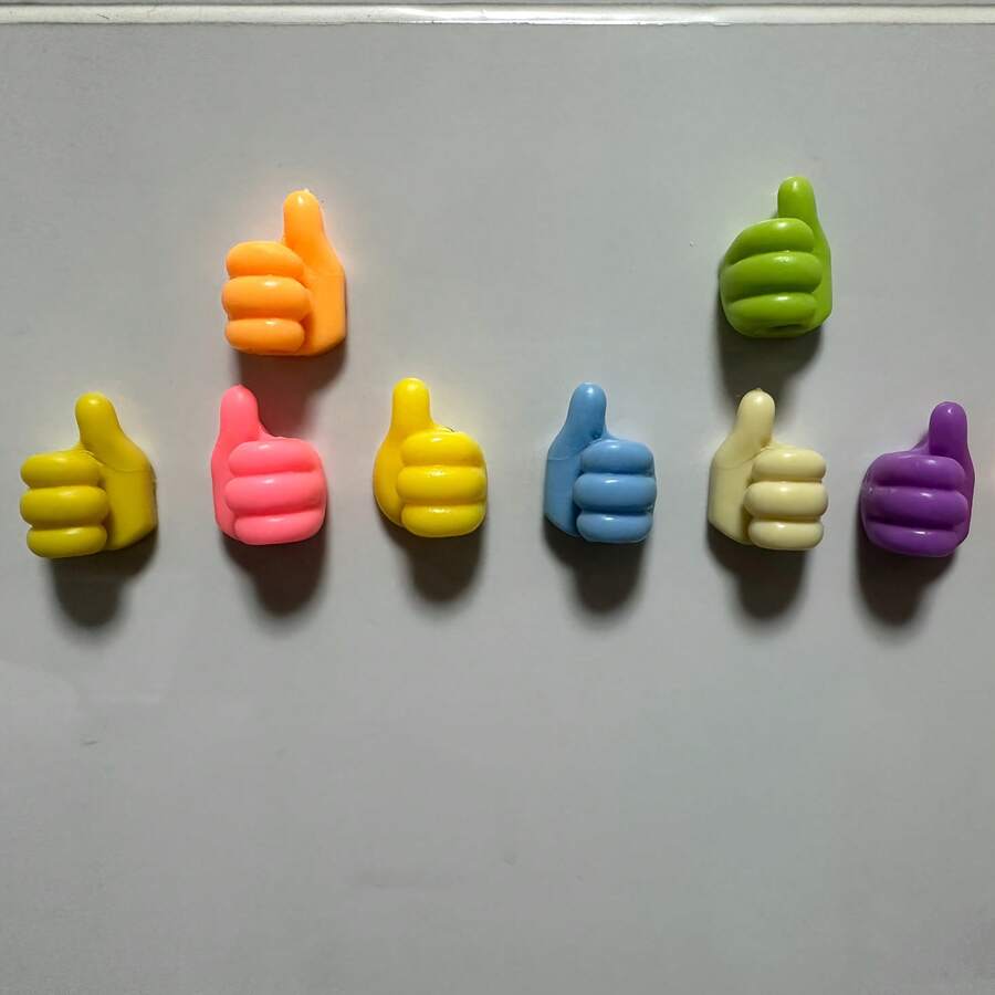 Ganchos adhesivos para el hogar, la cocina y el dormitorio, disponibles en varios colores, hechos de plástico, perfectos para fijar cables de carga, accesorios pequeños, organizadores de cuerdas, soluciones de escritorio y cajones, ganchos prácticos - Multicolor - Ver 1