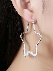 1 Pair Minimalist Pentagram Earrings, Simple Yet Chic Jewelry - Style 1 - View 2