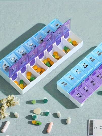 Hộp đựng thuốc 7 ngày với 14 ngăn, thiết kế hai hàng, nắp dễ mở, hộp đựng thuốc nhỏ gọn, dễ mang theo.