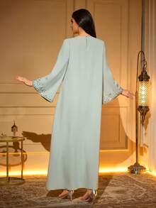 优雅阿拉伯风格长裙，圆领，长袖，提花贴花，珍珠和3D玫瑰镂空细节，无弹力 - 薄荷綠 - 查看 2